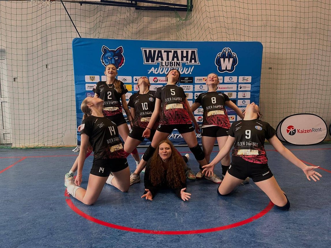 Grały ze starszymi i wygrały