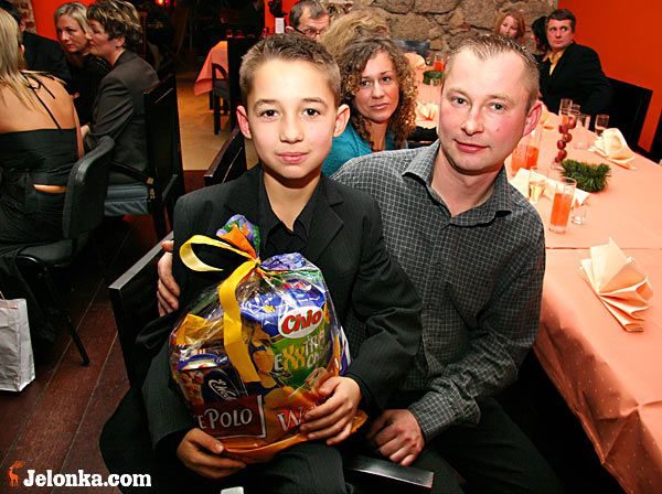 Konrad i Sebastian Andrzejczak byli zadowoleni z upominków.