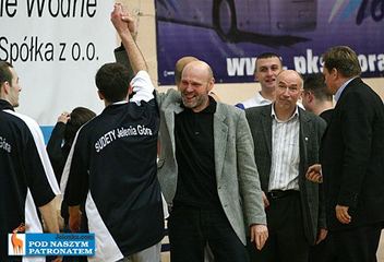 Lider na kolanach