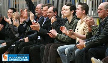 Lider na kolanach