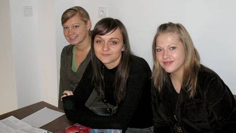 Agnieszka Soczyńska, Katarzyna Pogwizd oraz Agnieszka Stolarska (od lewej) wolały wspólnie wynająć trzypokojowe mieszkanie.