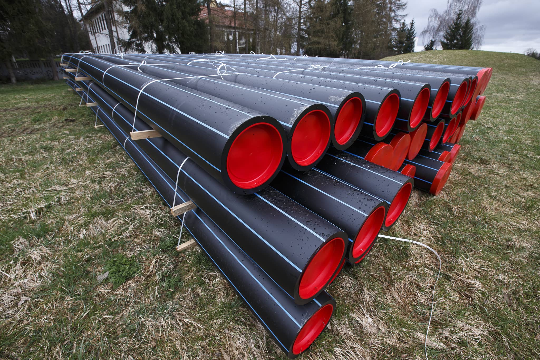Kładą rury na Zabobrzu