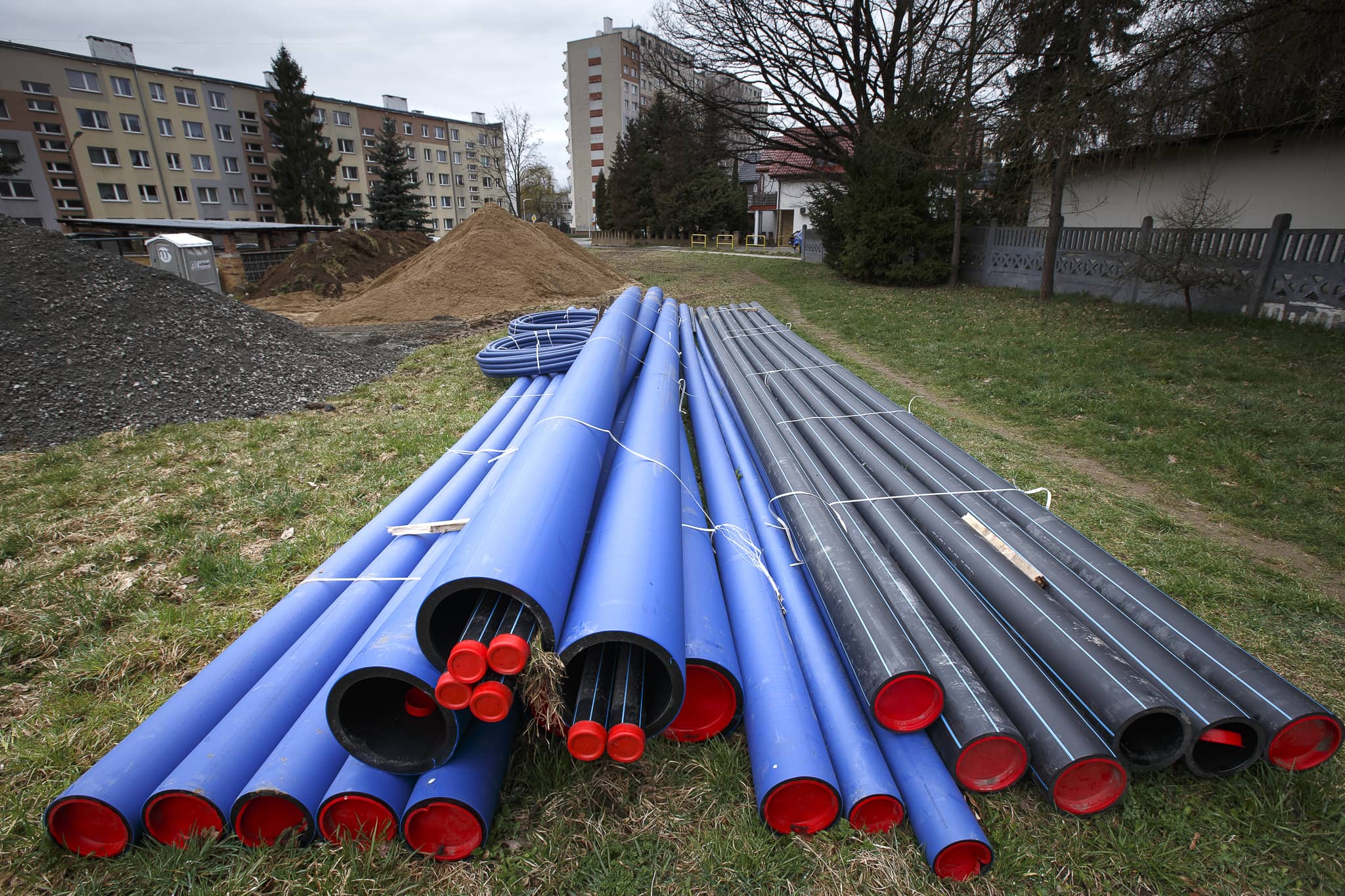 Kładą rury na Zabobrzu
