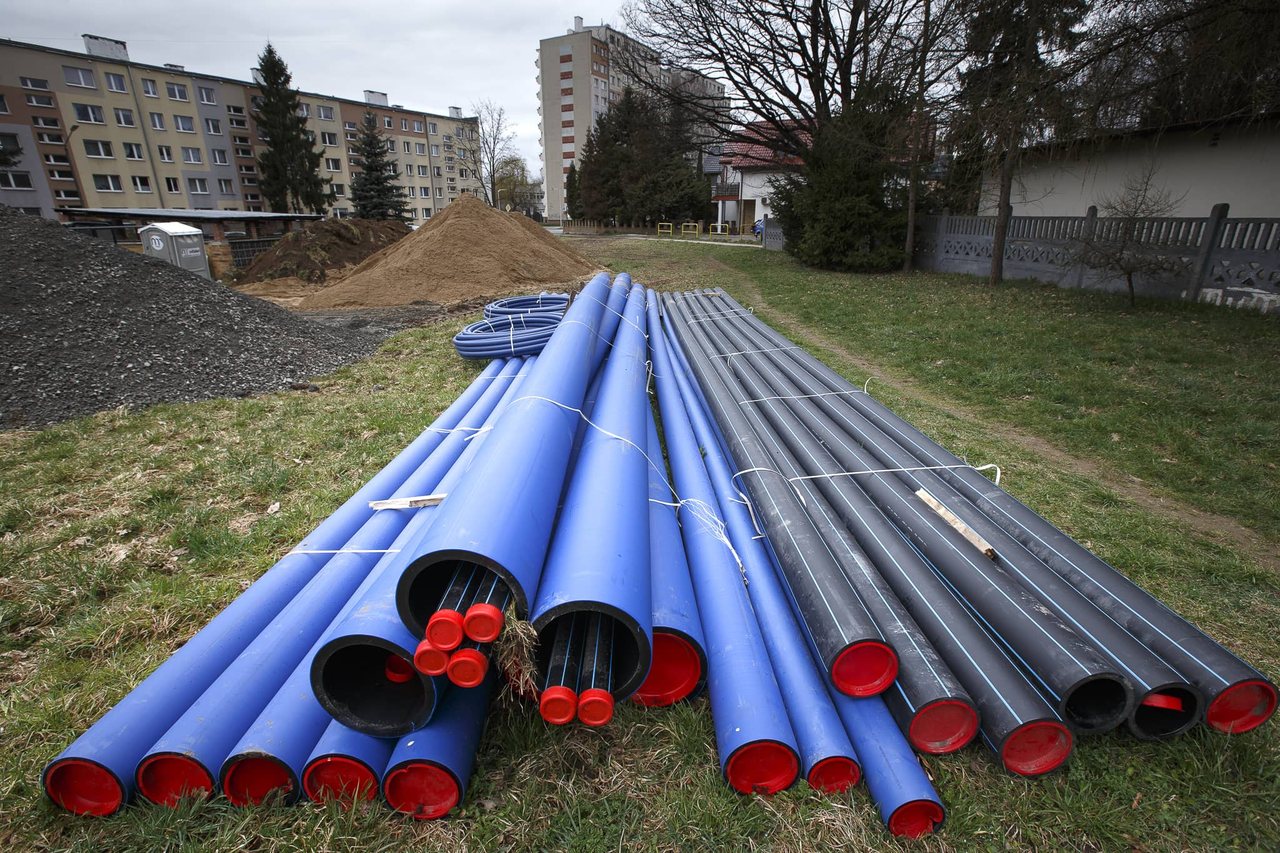 Kładą rury na Zabobrzu