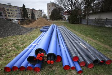 Kładą rury na Zabobrzu