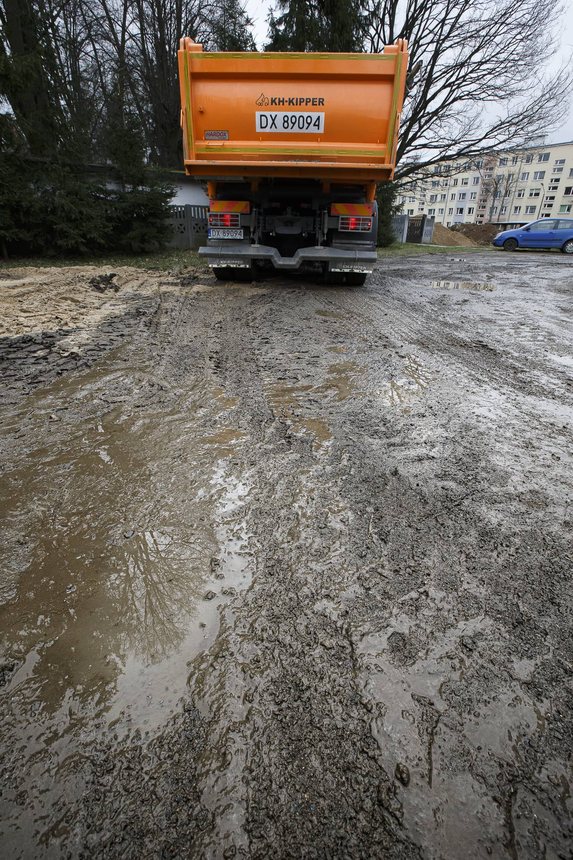 Kładą rury na Zabobrzu