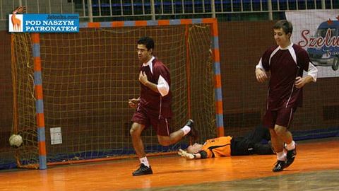 XIII kolejka ligi amatorów MOS w futsalu