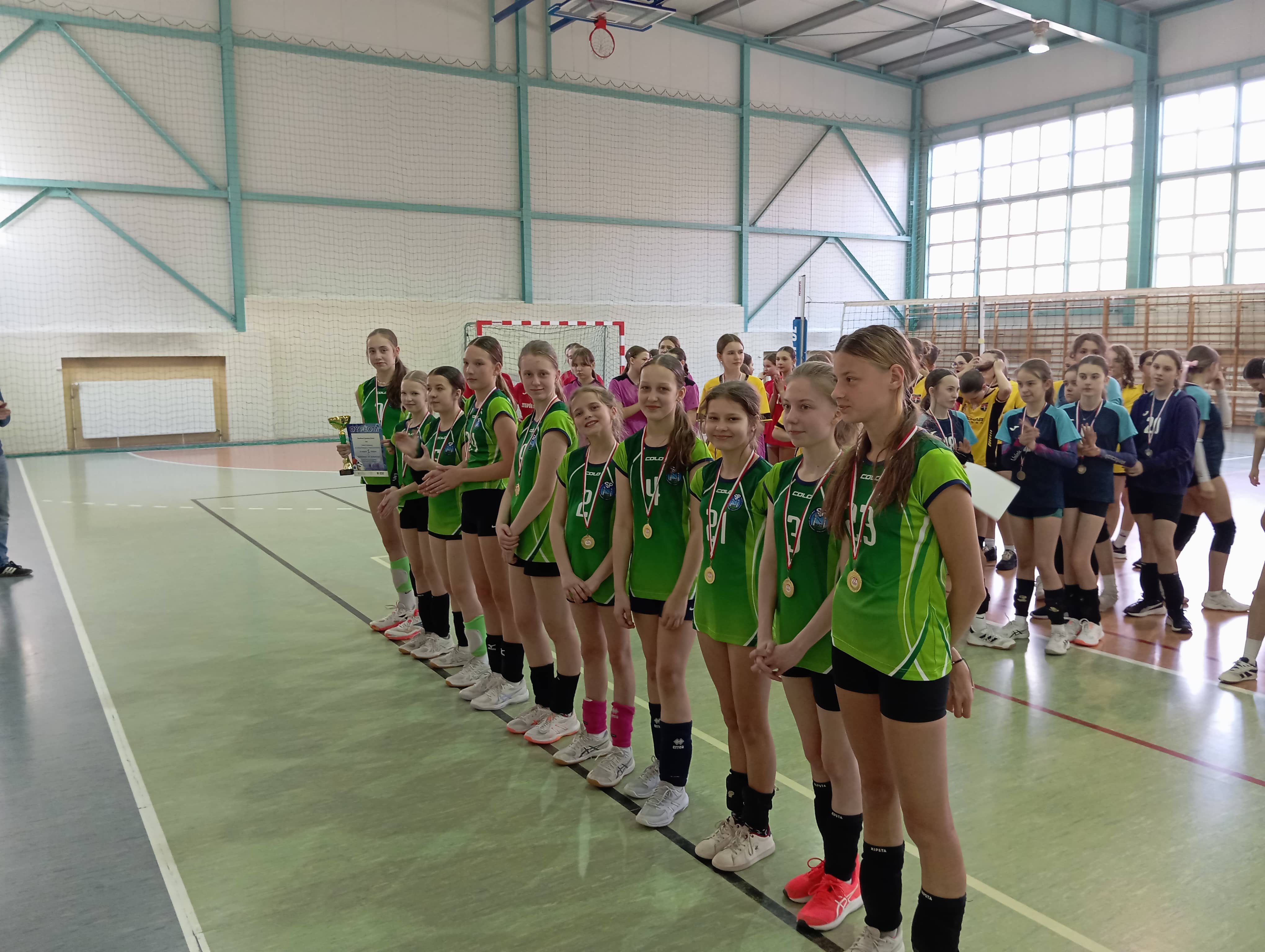 Dziewczyny z Janowic Wielkich jadą na finały