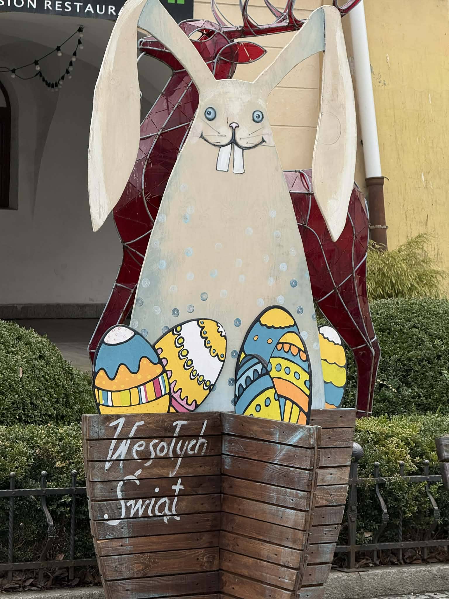 Pisanki i zajączki zdobią Jelenią Górę