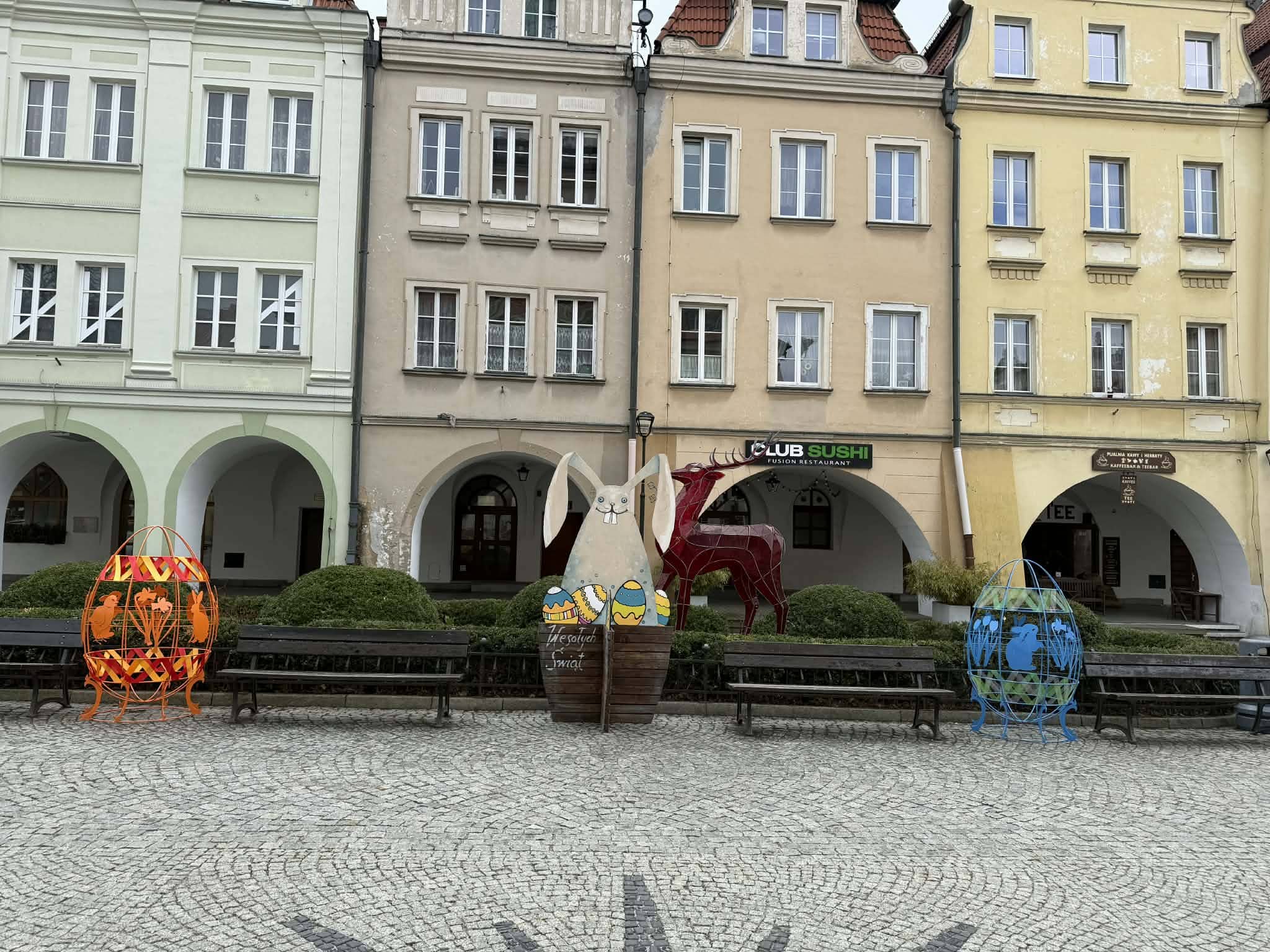 Pisanki i zajączki zdobią Jelenią Górę
