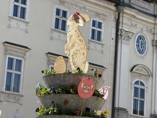 Pisanki i zajączki zdobią Jelenią Górę