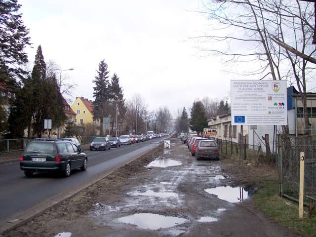 Suchą nogą nie sposób tędy przejść.
