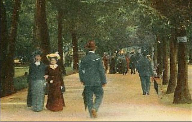 Główna aleja Kur-Parku (Parku Zdrojowego) w czasach fin de sieclu. Warmbrunn był wówczas jednym z najmodniejszych kurortów wschodnich Niemiec.