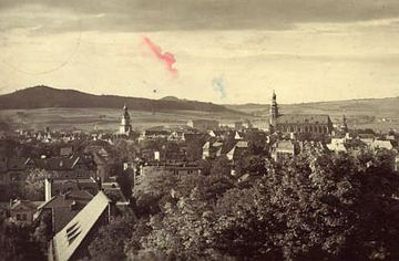 Panorama Jeleniej Góry – to oczywiste. Miejsce, z którego zrobiono zdjęcie już tak oczywistym nie jest.