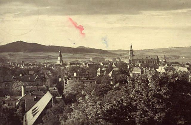 Panorama Jeleniej Góry – to oczywiste. Miejsce, z którego zrobiono zdjęcie już tak oczywistym nie jest.