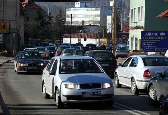 Wielu kierowców nie wyłączyło w czwartek świateł, choć można to uczynić.