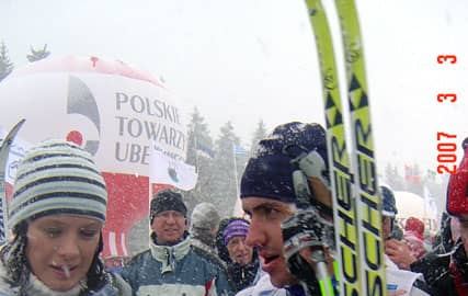 Zwycięzca po przejechaniu linii mety.