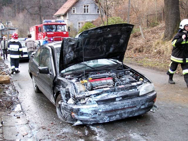 Wrak forda nadaje się raczej do kasacji.