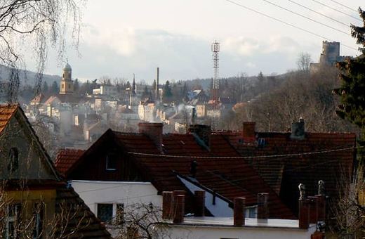 Bolkowianie nie chcą sprzedać zamku (po prawej) byłej stolicy województwa jeleniogórskiego.