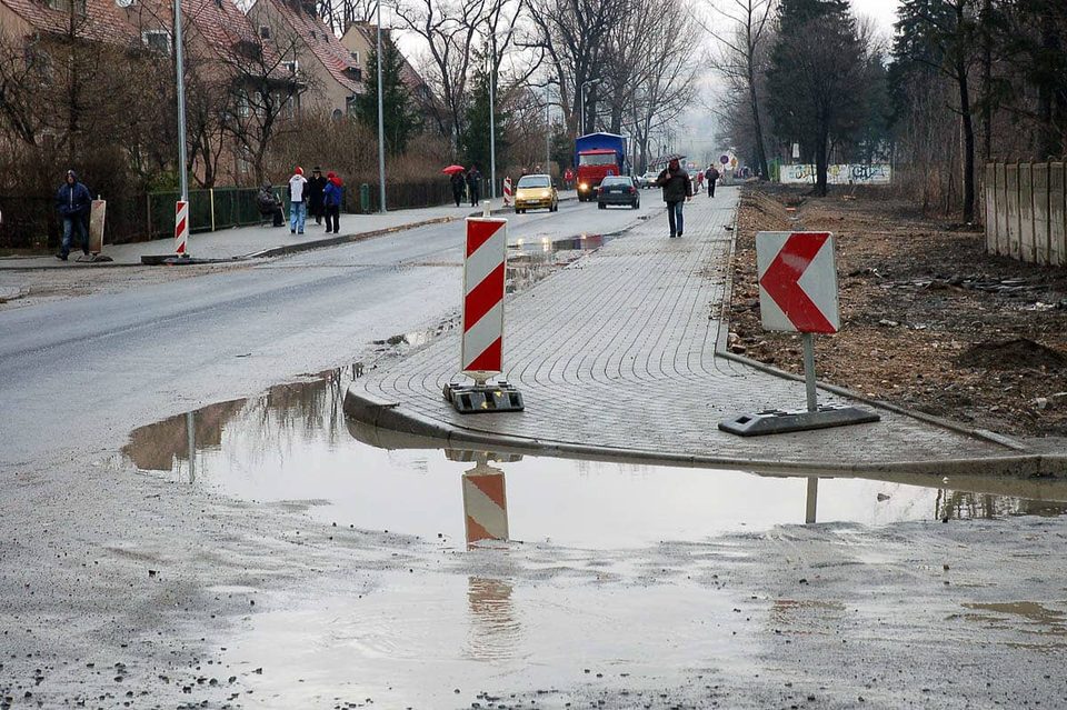 Ulica Lubańska zmienia się, zdaniem ciepliczan, zbyt wolno.