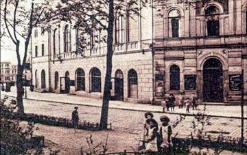 Teatr, dom koncertowy i kawiarnia wiedeńska – centrum kulturalnego świata niemieckiej Jeleniej Góry.