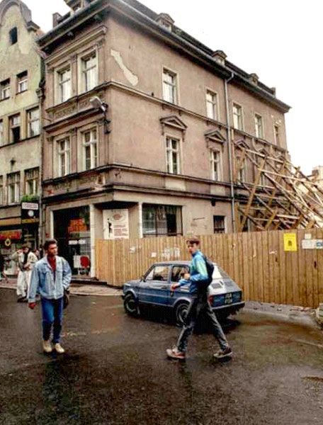 Zabezpieczona przed zawaleniem kamienica na rogu ul. Konopnickiej i Solnej.