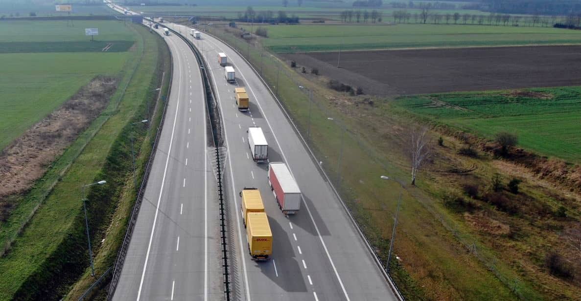 Będą wymieniać płyty betonowe na A4