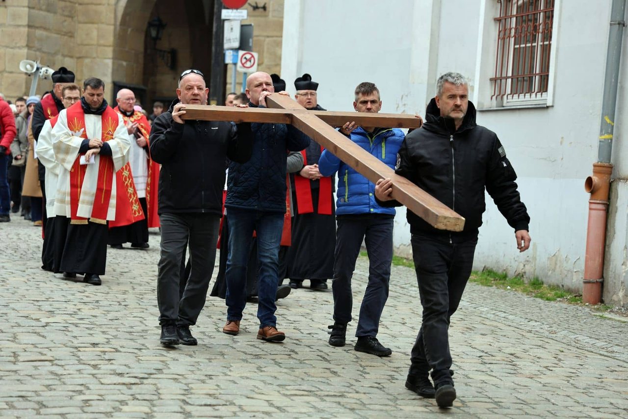 Miejska Droga Krzyżowa w sercu Jeleniej Góry