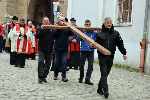 Miejska Droga Krzyżowa w sercu Jeleniej Góry