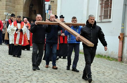 Miejska Droga Krzyżowa w sercu Jeleniej Góry