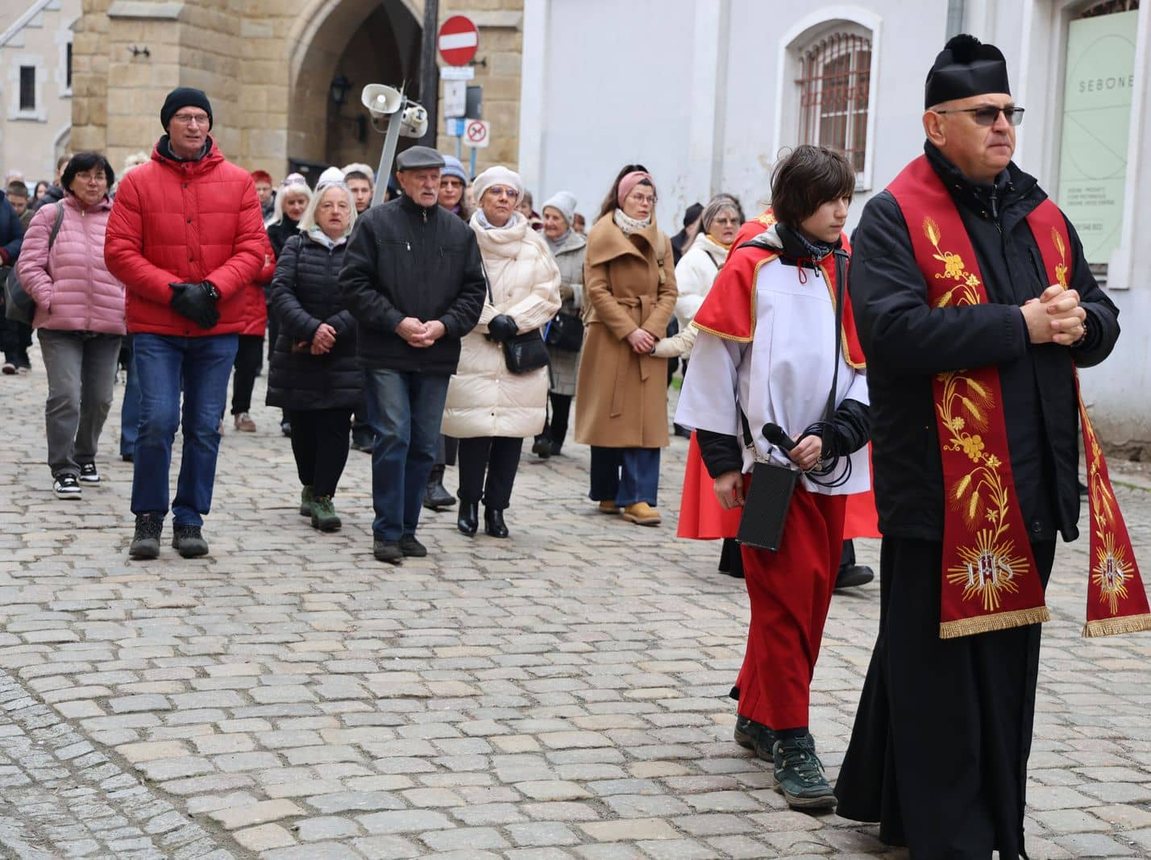 Miejska Droga Krzyżowa w sercu Jeleniej Góry