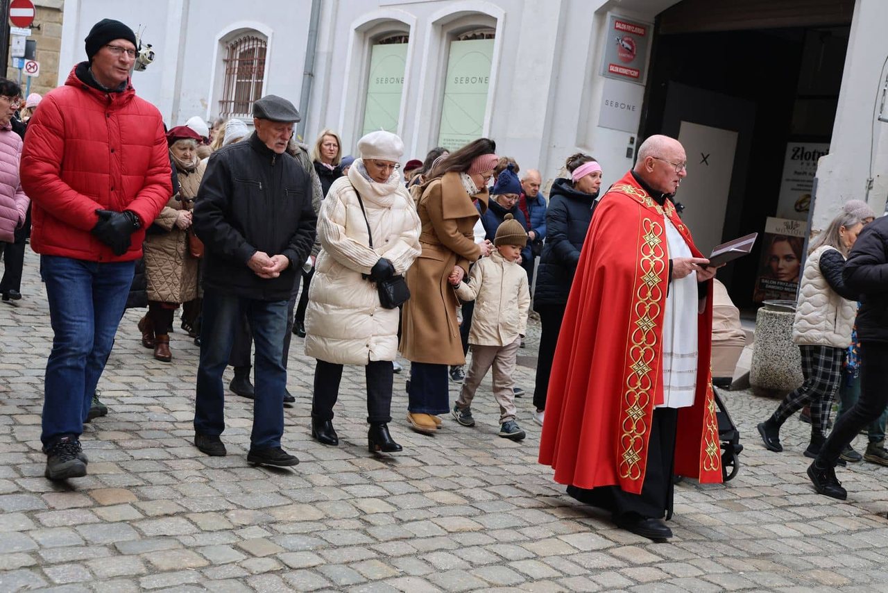 Miejska Droga Krzyżowa w sercu Jeleniej Góry