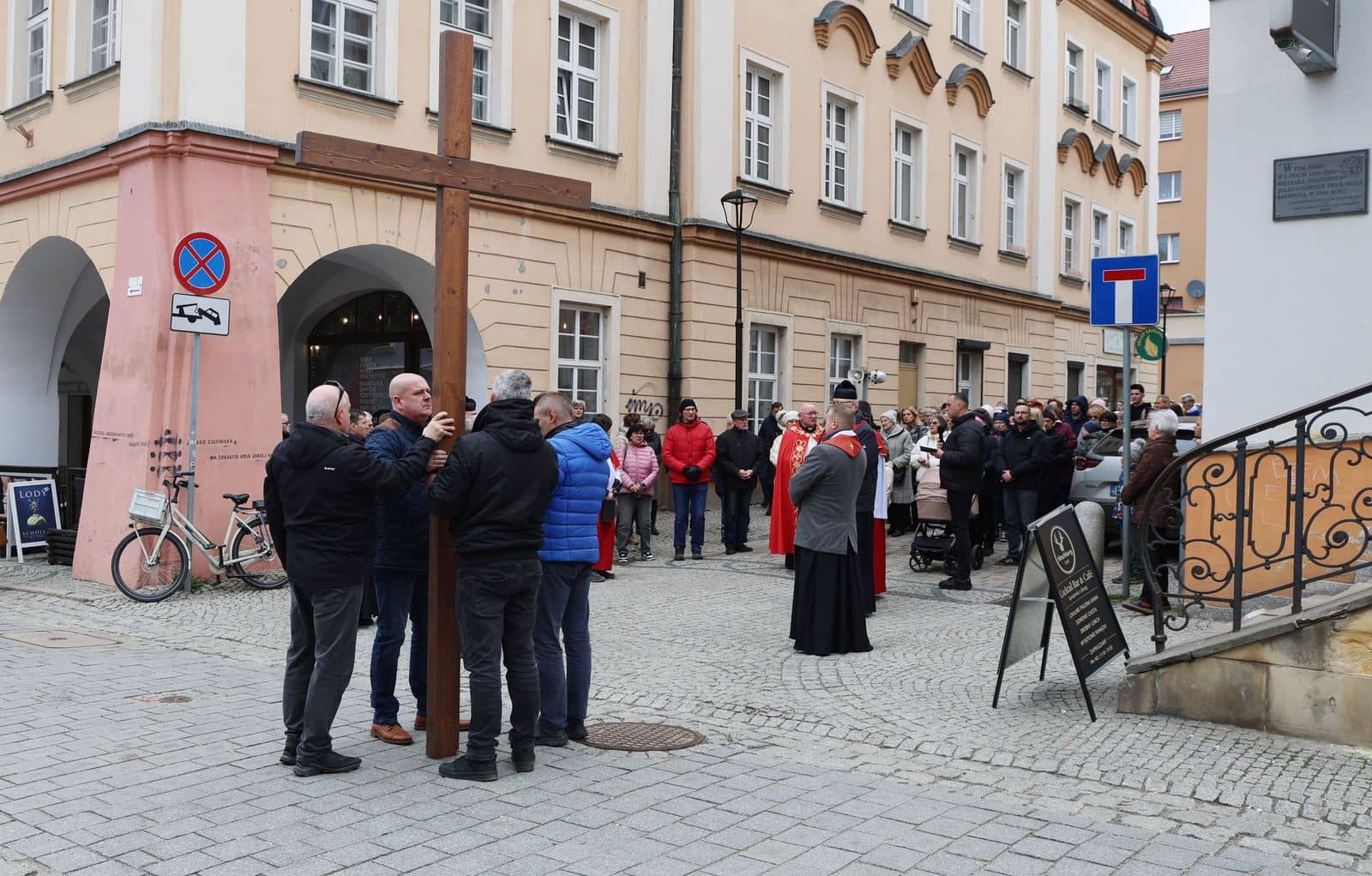 Miejska Droga Krzyżowa w sercu Jeleniej Góry