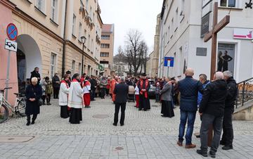 Miejska Droga Krzyżowa w sercu Jeleniej Góry