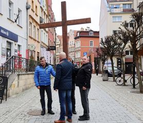 Miejska Droga Krzyżowa w sercu Jeleniej Góry