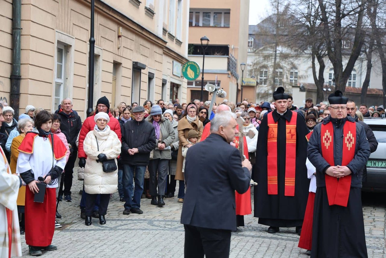 Miejska Droga Krzyżowa w sercu Jeleniej Góry