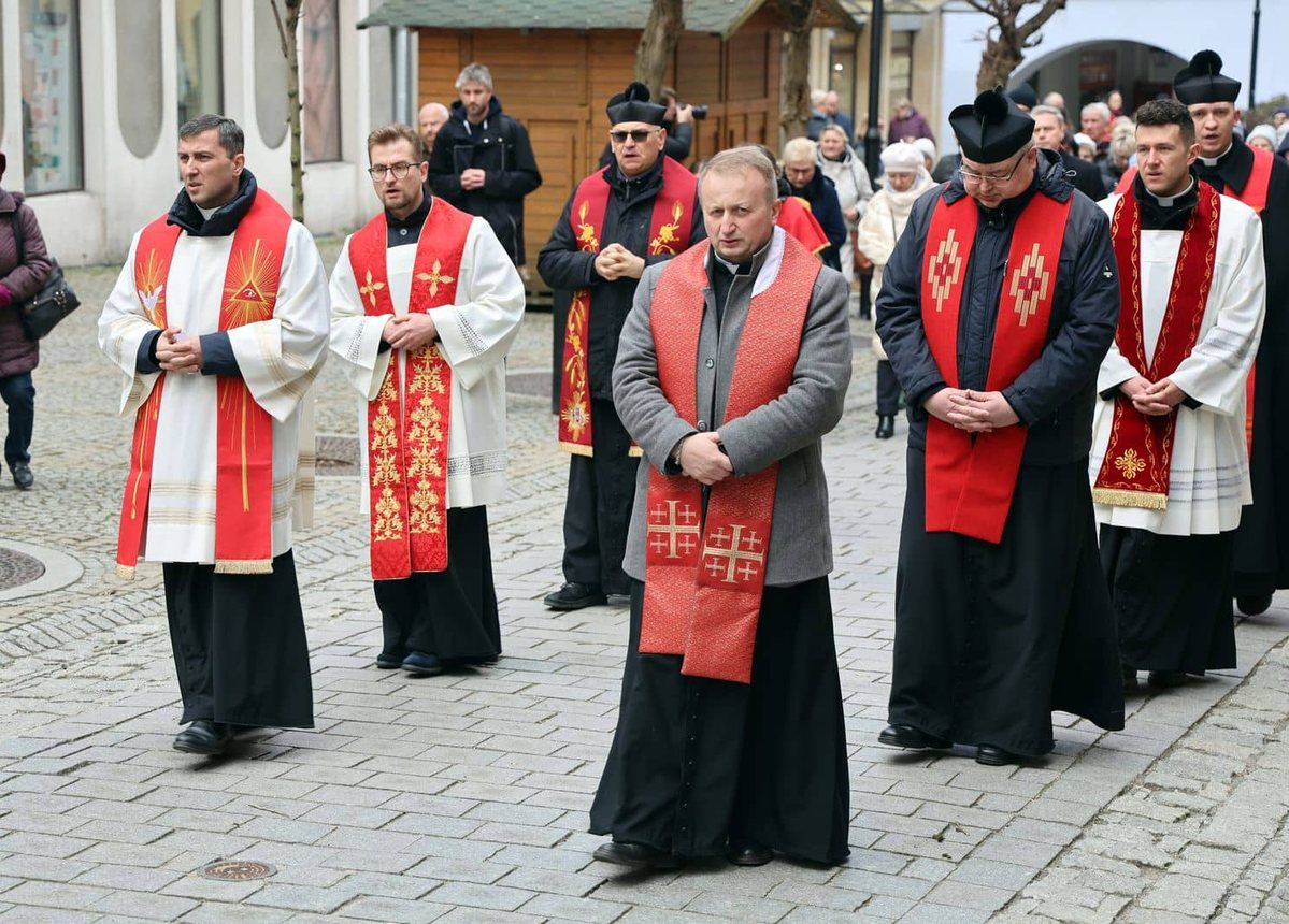 Miejska Droga Krzyżowa w sercu Jeleniej Góry