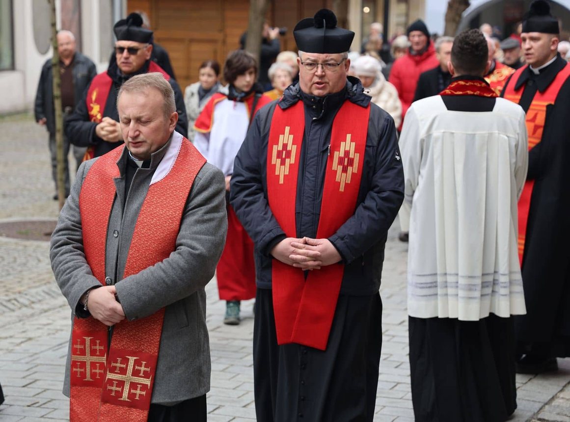 Miejska Droga Krzyżowa w sercu Jeleniej Góry