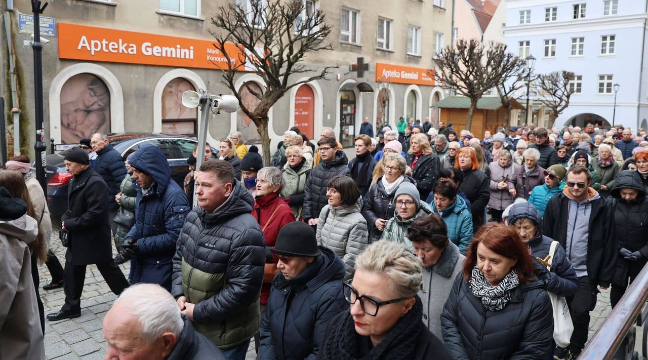 Miejska Droga Krzyżowa w sercu Jeleniej Góry
