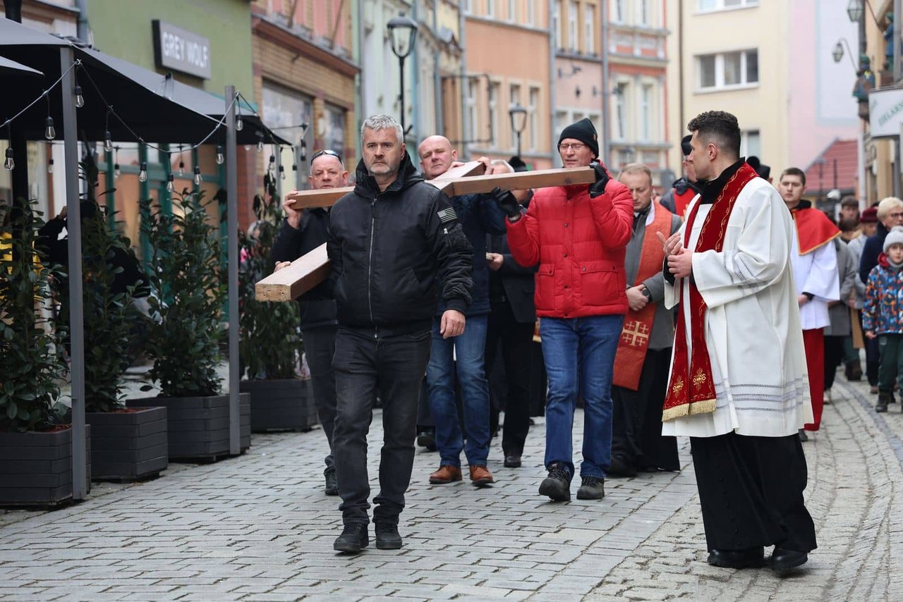 Miejska Droga Krzyżowa w sercu Jeleniej Góry