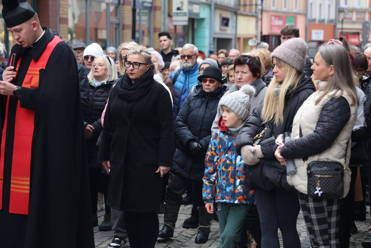 Miejska Droga Krzyżowa w sercu Jeleniej Góry