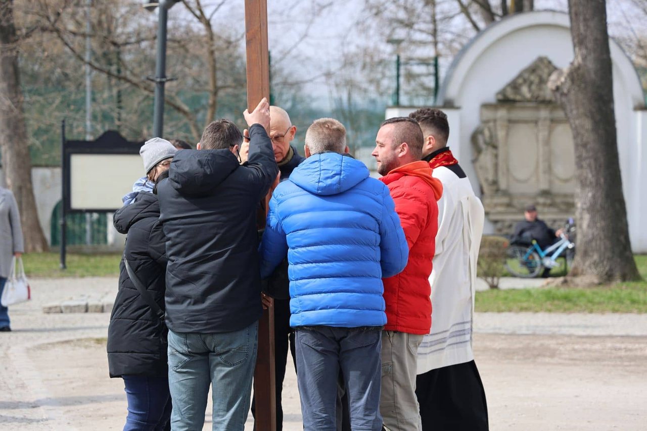 Miejska Droga Krzyżowa w sercu Jeleniej Góry
