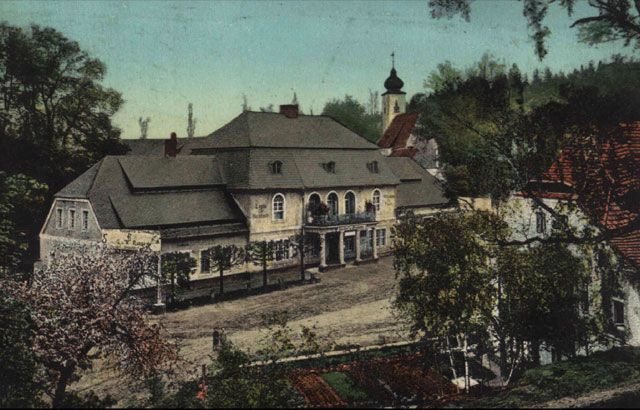 Pałac w Staniszowie (Stonsdorf). Po 1945 roku w ruinie.