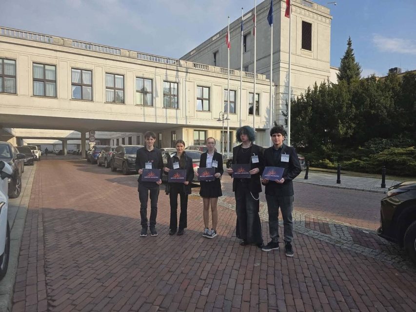 Zagubieni w sieci – internet pożera naszą jeleniogórską młodzież!