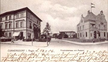 Cunnersdorfu ciąg dalszy. Urząd pocztowy, dziś znany jako tzw. mała poczta. Niemal naprzeciw skromna kamienica na rogu Warmbrunnerstrasse (Wolności) oraz T. Koernerstrasse (Powstań