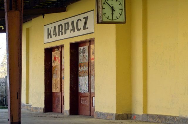 Z fasady stacji zniknęły szpecące i wulgarne bazgroły,