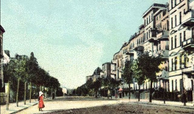 Idylliczny spacer po cichej i spokojnej ulicy Wilhelma: początek XX wieku.
