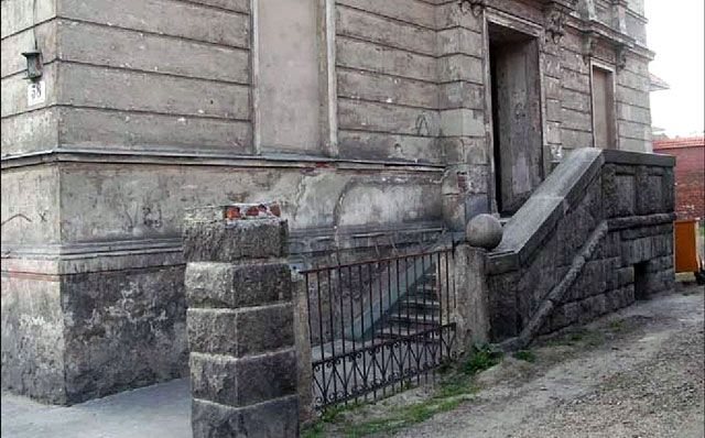 Murek, z którego grypsujący więźniowie z „wolności” komunikowali się z kompanami spod celi.