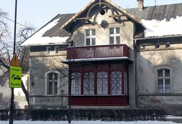 Różna forma, różny styl. Prawie wszędzie werandy – ulubiony dodatek niemieckich właścicieli.