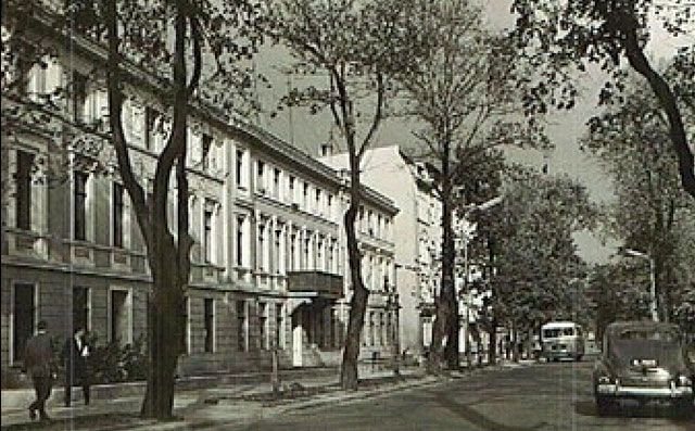 Lata 60-te minionego wieku: początek motoryzacyjnej ekspansji na Wojska Polskiego. W porównaniu do tego, co dzieje się dziś: święty spokój.